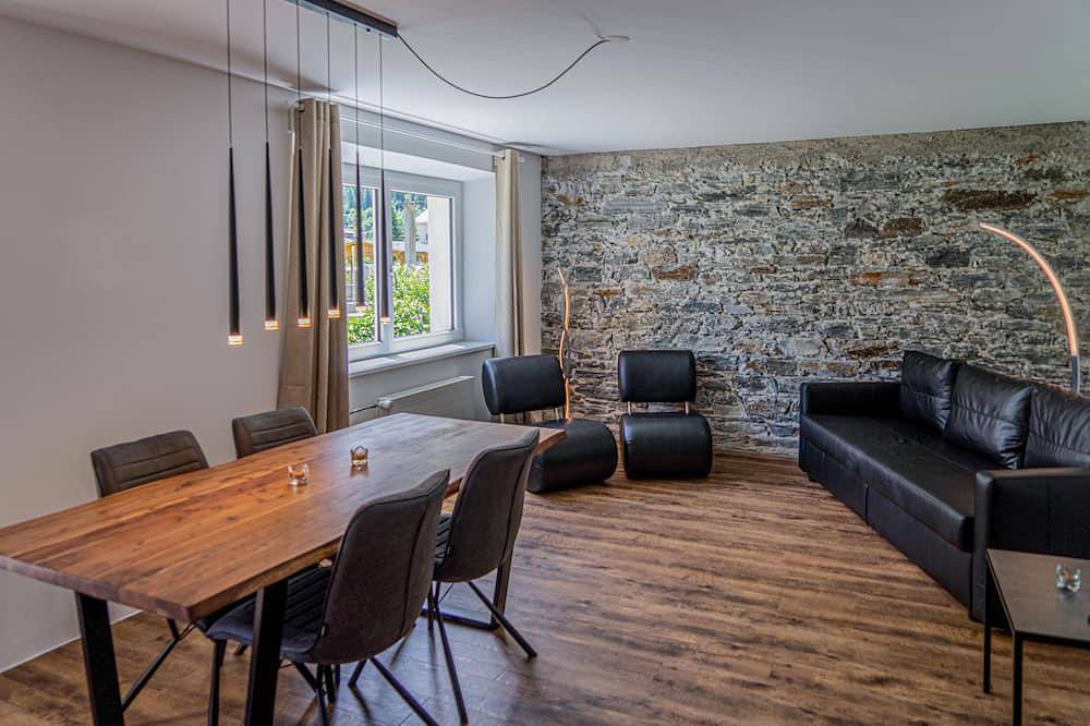 Ganze Wohnung, Beautiful, sunny ground floor apartment with 3 rooms and garden in Poschiavo, Livigno Alpen