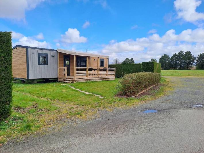 Chalet pour 8 personnes, avec Balcon et Jacuzzi ainsi que Terrasse et Piscine