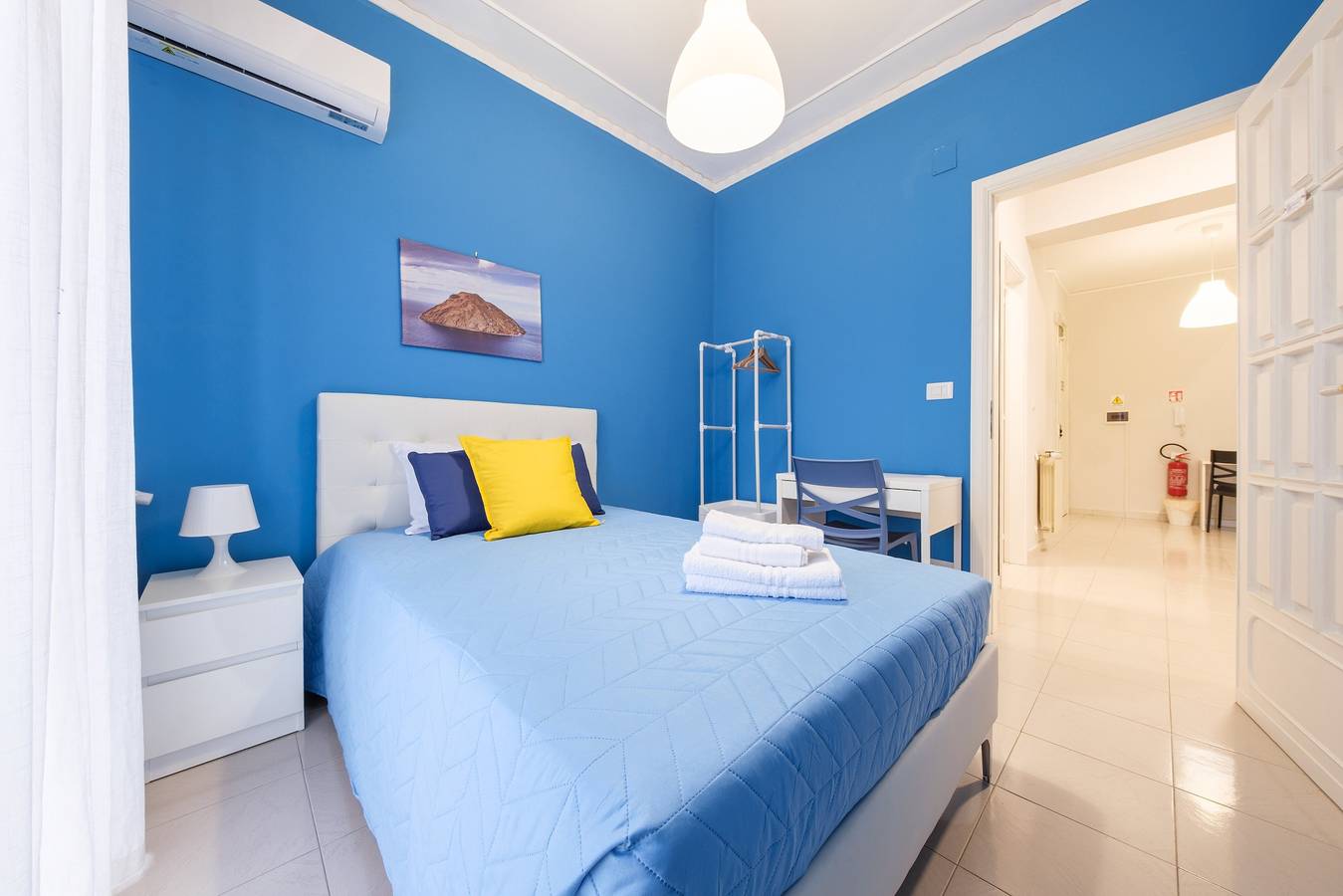 Room 'Alicudi' with Sea View, Wi-Fi and Air Conditioning in Pace del Mela, Messina Province