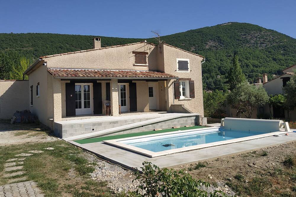 Banon: Maison de l'Orge - 2 bedrooms - 4 people - pool - 1 bathroom in Banon, Forcalquier region