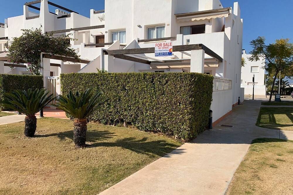 Entire apartment, A fresh modern apartment on a lovely garden with a shared pool in Condado de Alhama, Alhama de Murcia
