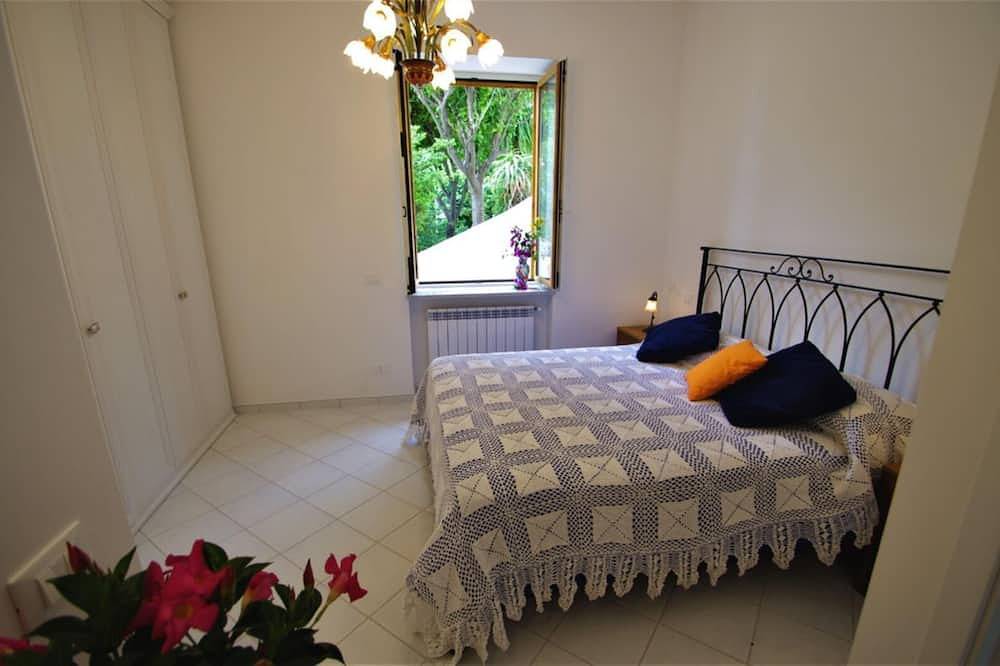 Apartamento entero, Muy bonita casa con gran terraza y vistas al mar a tan sólo 6 km de Positano in Praiano, Costa Amalfitana