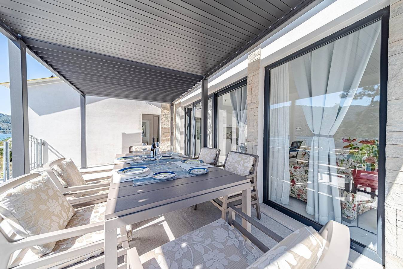 Schönes Ferienhaus am Meer Ema mit Terrasse in Vela Luka, Korcula