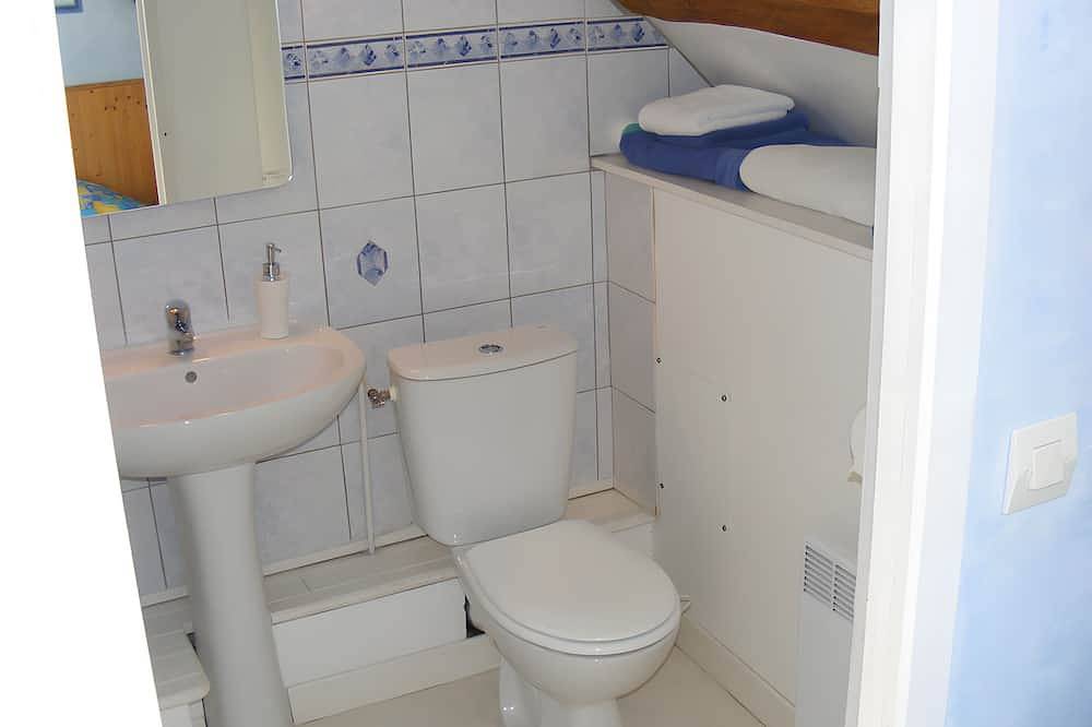 Chambre d’hôtes « La Rivetière - Les Mésanges » avec terrasse et jardin partagés, Wi-Fi in Courcemont, Sarthe