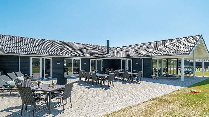 Ferienhaus für 30 Personen, mit Pool und Terrasse sowie Sauna und Whirlpool, mit Haustier in Houstrup Strand
