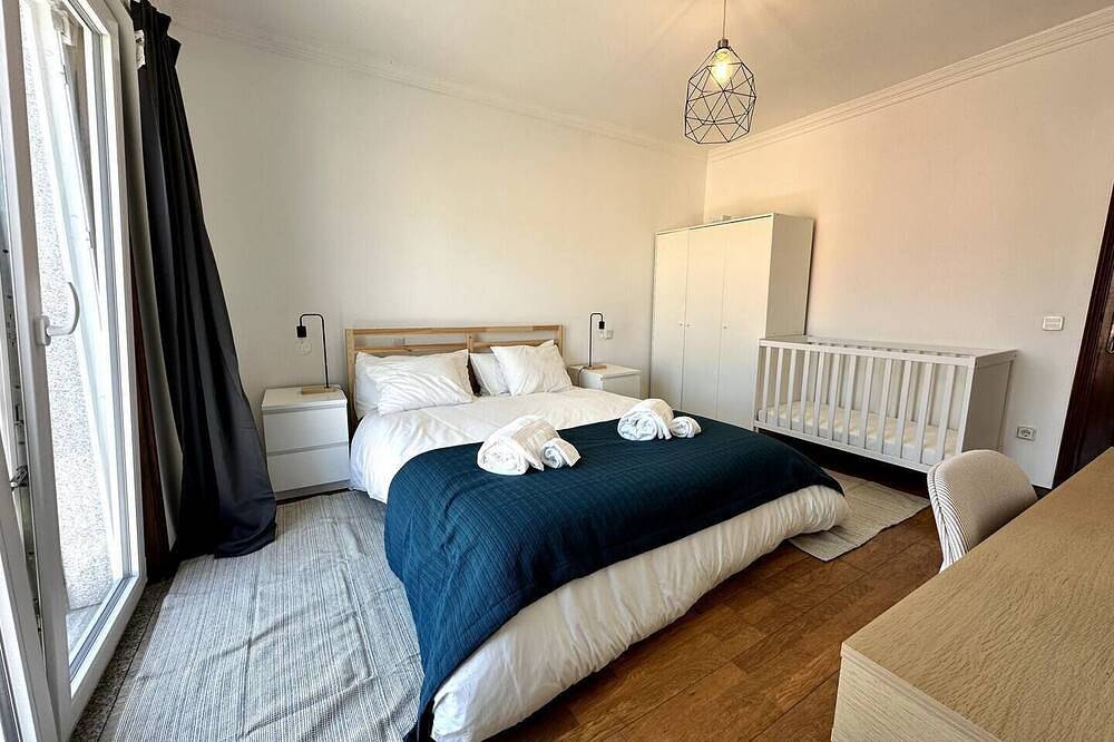 Lovely 4-bedroom Family Beach House, 2-Min Walk to Sand in Vila do Conde, Porto Distrikt
