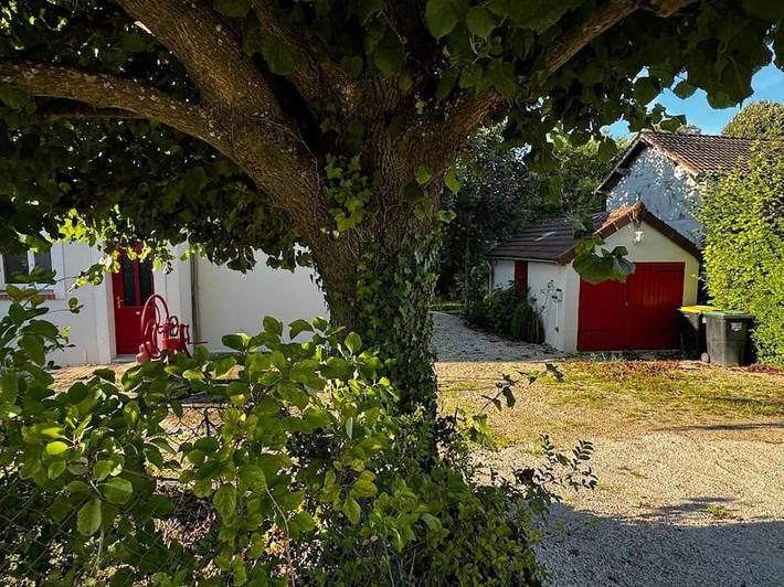 Location de vacances pour 5 personnes, avec terrasse et jacuzzi dans Saint-Hilaire-Saint-Mesmin