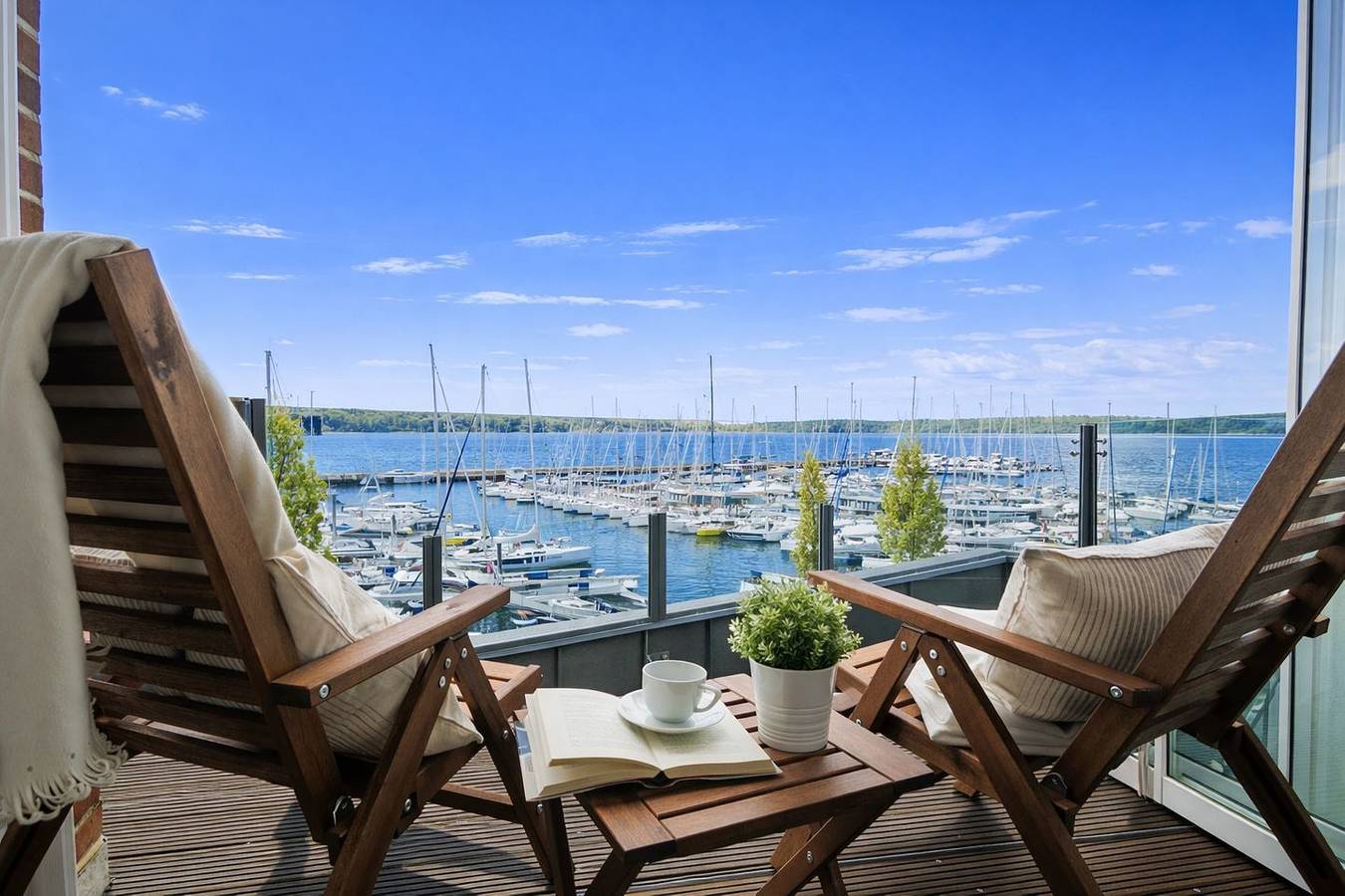 Ganze Wohnung, Baltic Lodge / Helle Maisonette-Wohnung mit 3 Schlafzimmern u. Balkon in Mürwik, Flensburg