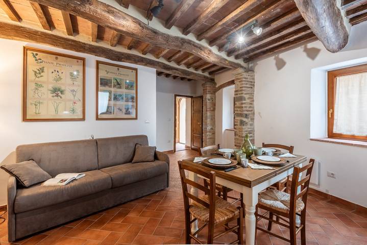 Casa di Via del Corallo Gerfalco – Historic Village Apartment with Nature Reserve Access in Montieri, Grosseto provins