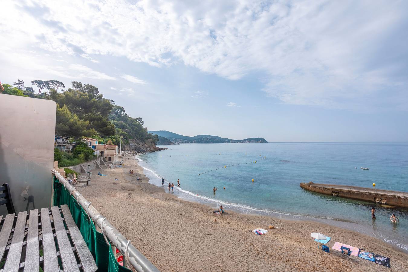Apartamento entero, Apartamento 'Porte Rouge 3' con vistas al mar in Region de Toulon