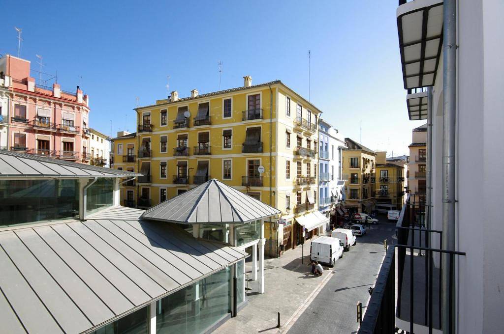 Ganze Wohnung, Schickes Apartment in Valencia mit Pool, Terrasse und WLAN – in der Nähe des Stadtzentrums in Valencia City Centre, Valencia