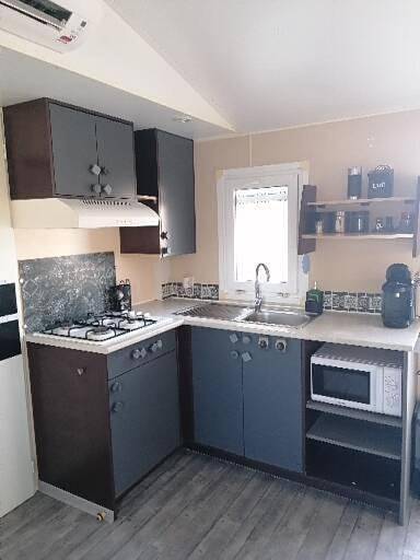 Camping pour 6 personnes, avec bassin pour enfant et piscine ainsi que jardin et vue, animaux acceptés à Vic-la-Gardiole - 3