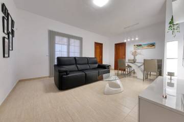 Apartment for 5 People in Central Costa Teguise, Teguise, Photo 2