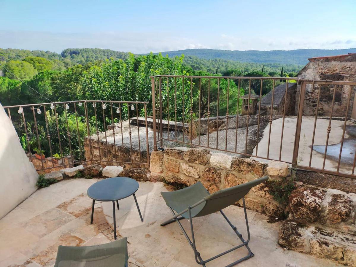 Appartement entier, Appartement avec terrasse et vue dégagée in Villecroze, Région de Draguignan