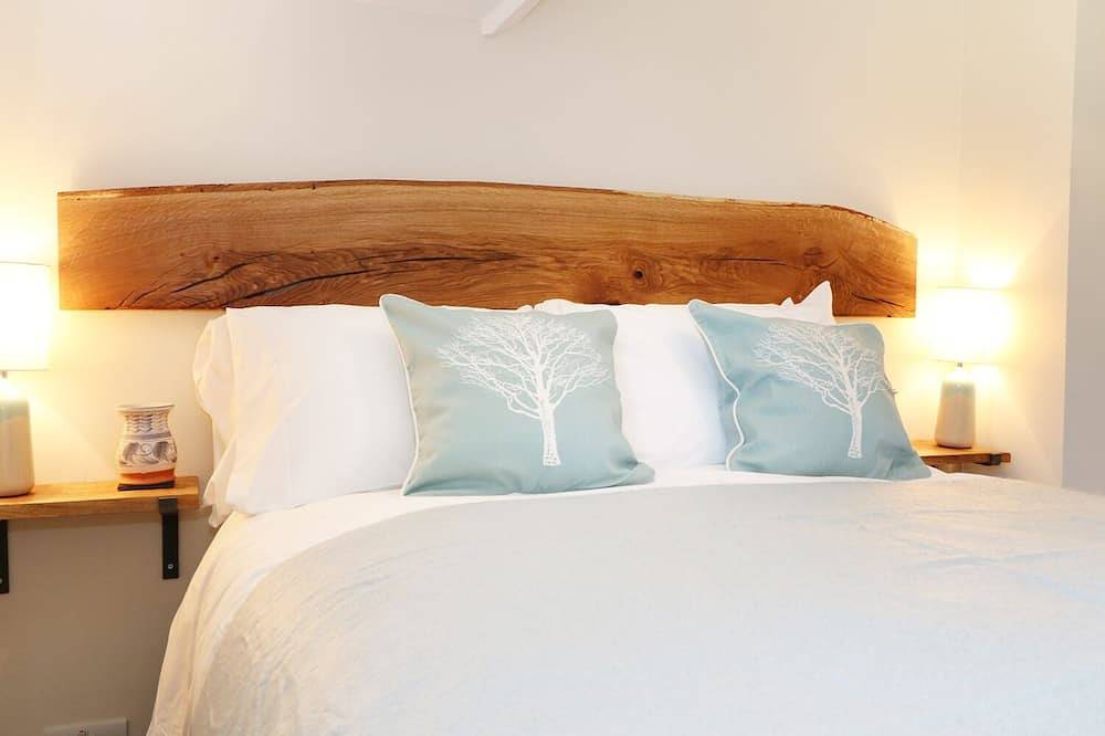 New Park Farm Cottage, pet friendly, with open fire in Brockenhurst in Brockenhurst, Hampshire