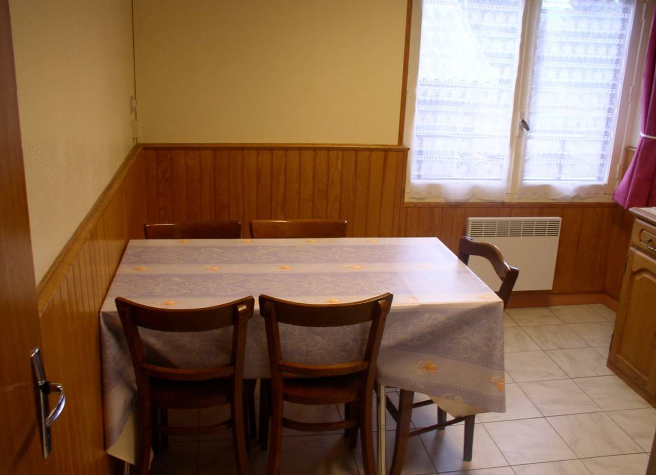 Location saisonnière d'un gîte, maximum 5 personnes in Chambon-sur-Lac, Parc naturel régional des Volcans d'Auvergne