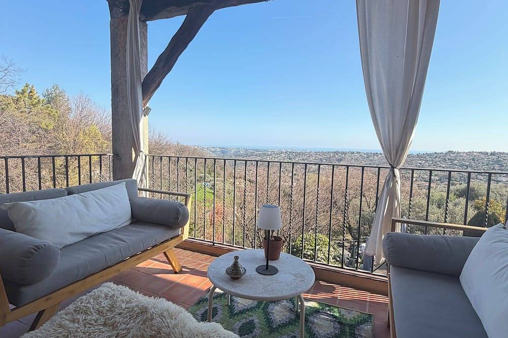Spacious 5-bedroom villa, sea view, swimming pool,in adorable Saint-Jeannet in Saint-Jeannet, Mittelmeerküste (Frankreich)