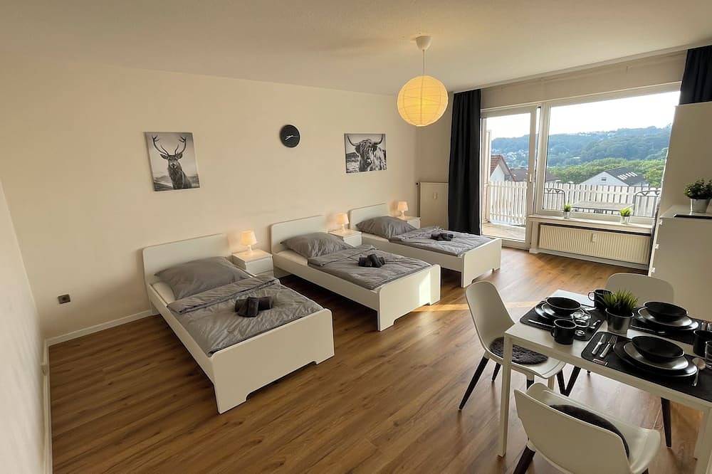 Ganze Wohnung, Große Wohnung mit 7 Betten, große Küche, 2 Balkone & Parkplatz in Lüdenscheid, Märkischer Kreis