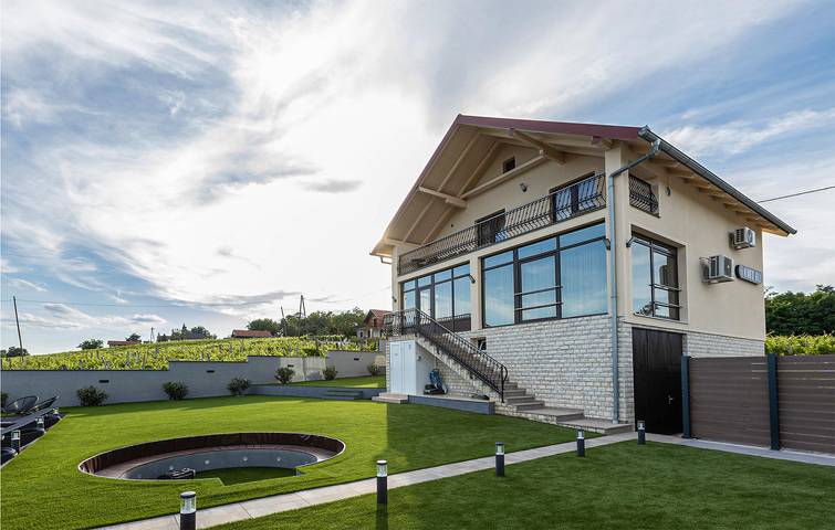 Schicke 180 m² große Wohnung mit Pool, Terrasse und kostenlosem WLAN in Pozega-Slawonien