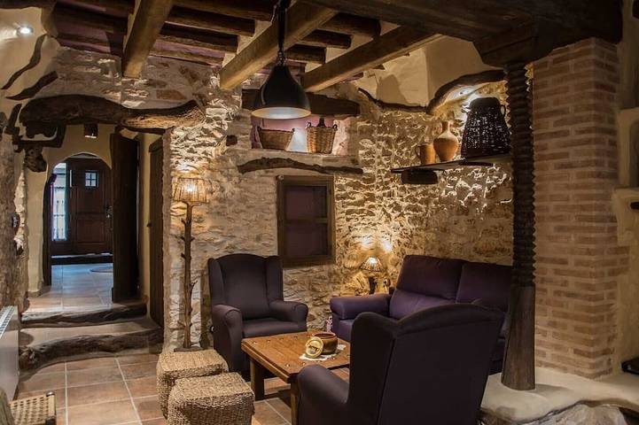 Casa rural para 8 personas, con balcón - 1