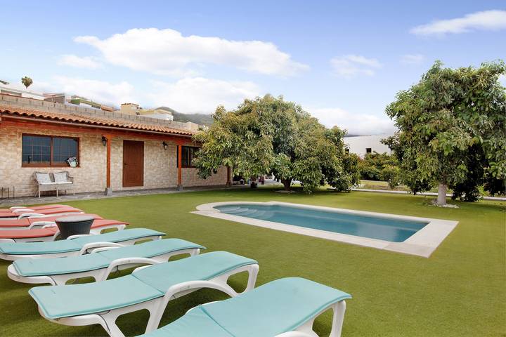 Haustierfreundliche Villa Norte, 2 Häuser mit Pool, Meerblick und Garten in Barrio de San Juan, La Victoria de Acentejo