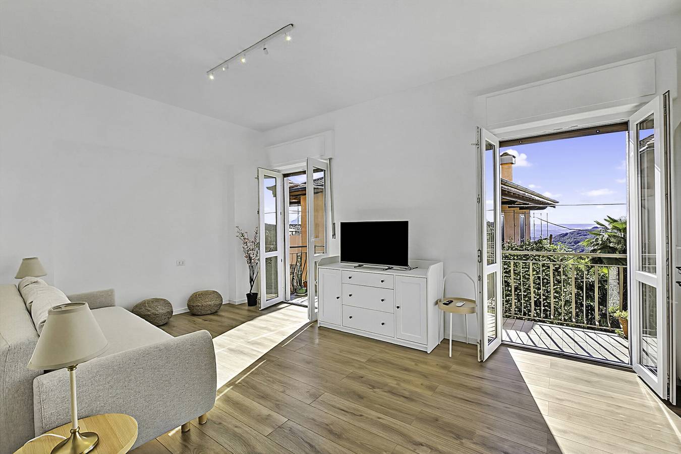 Appartamento intero, Quadrifoglio Stresa Hill with A/C and Sunny Balcony in Levo (Stresa), Comune di Stresa
