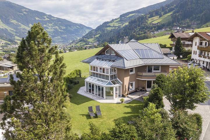Ferienhaus für 12 Personen, mit Balkon und Garten sowie Sauna und Whirlpool