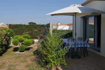 Gîte pour 8 personnes, avec terrasse et jardin à Le Fenouiller