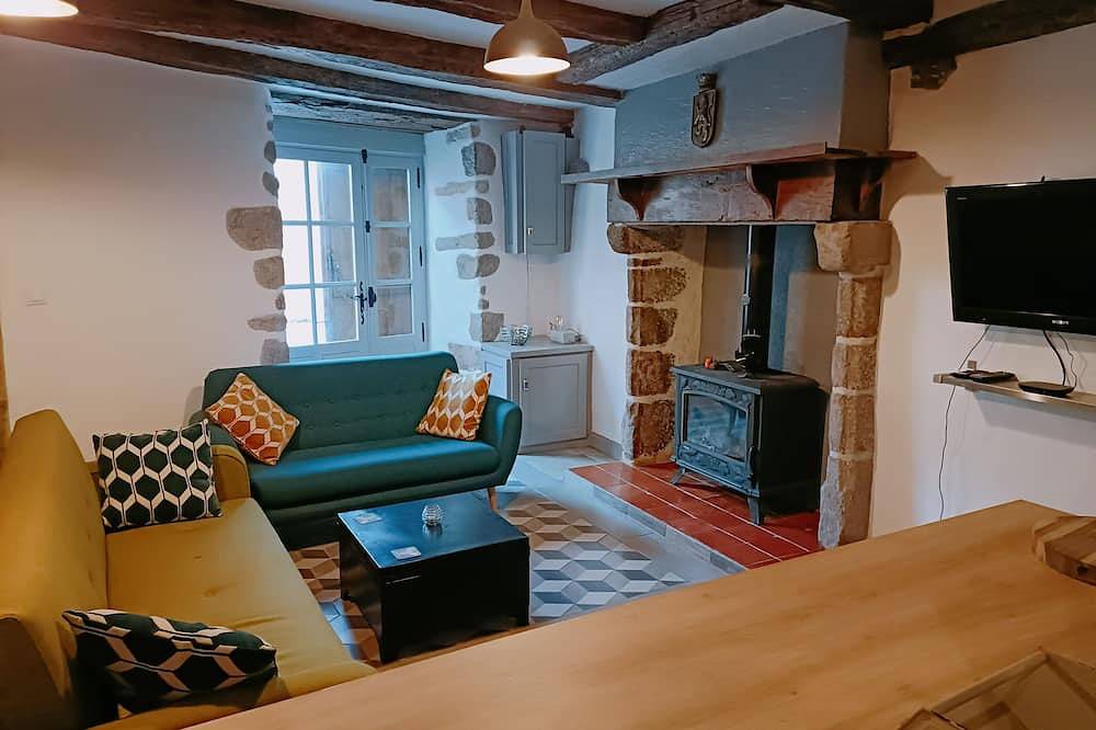 Beautiful Historic Holiday home with a chateau neighbour in Confolens, Charente