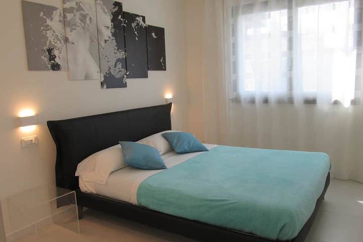 Apartamento entero, Apartamento moderno y luminoso cerca del lago, WiFi, aire acondicionado, jardín, garaje in Riva del Garda, Montañas Garda