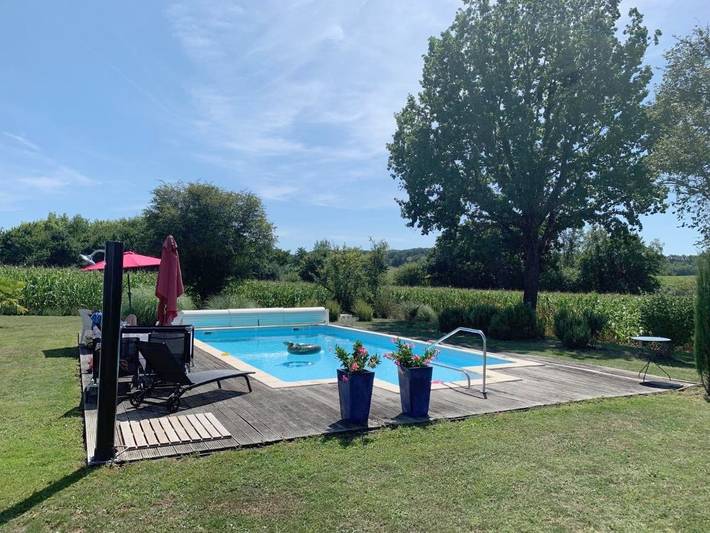 Location de vacances pour 6 personnes, avec Terrasse et Jardin ainsi que Piscine et Vue à Saint-Étienne-de-Villeréal