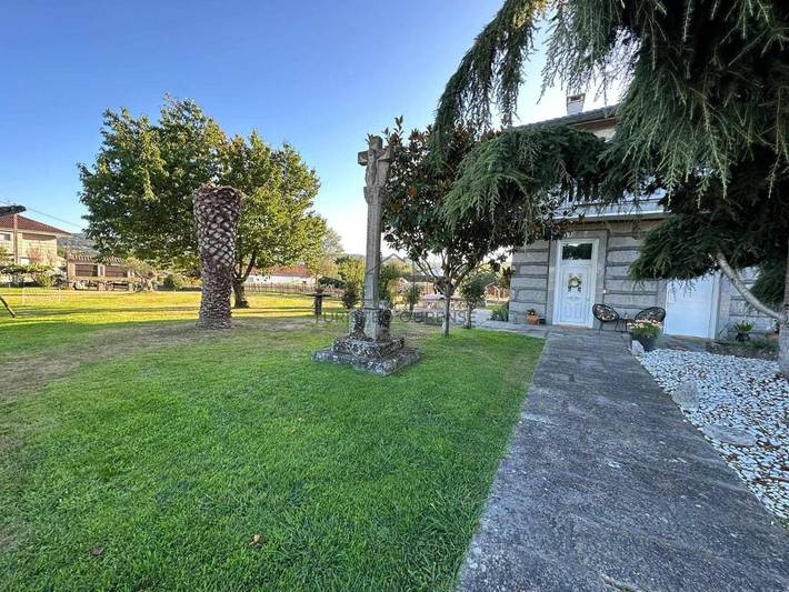 Casa rural para 8 personas, con jardín además de terraza y piscina, Se admiten mascotas en Provincia de Orense - 2
