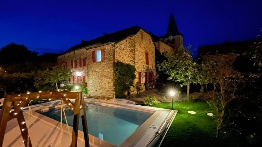 Gîte pour 2 personnes, avec terrasse ainsi que jardin et piscine à Sauveterre-de-Rouergue - 2