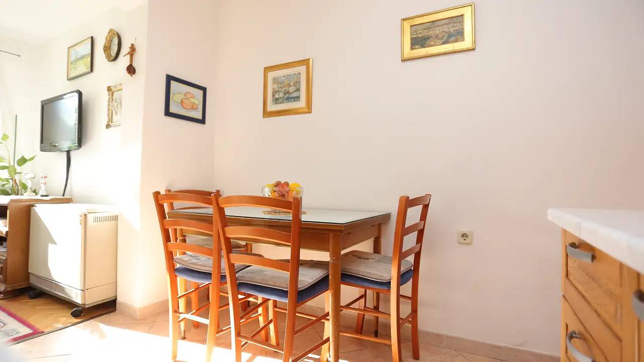Cały apartament wypoczynkowy, Apartament wakacyjny dla 6 osób z taras in Slatine, Čiovo