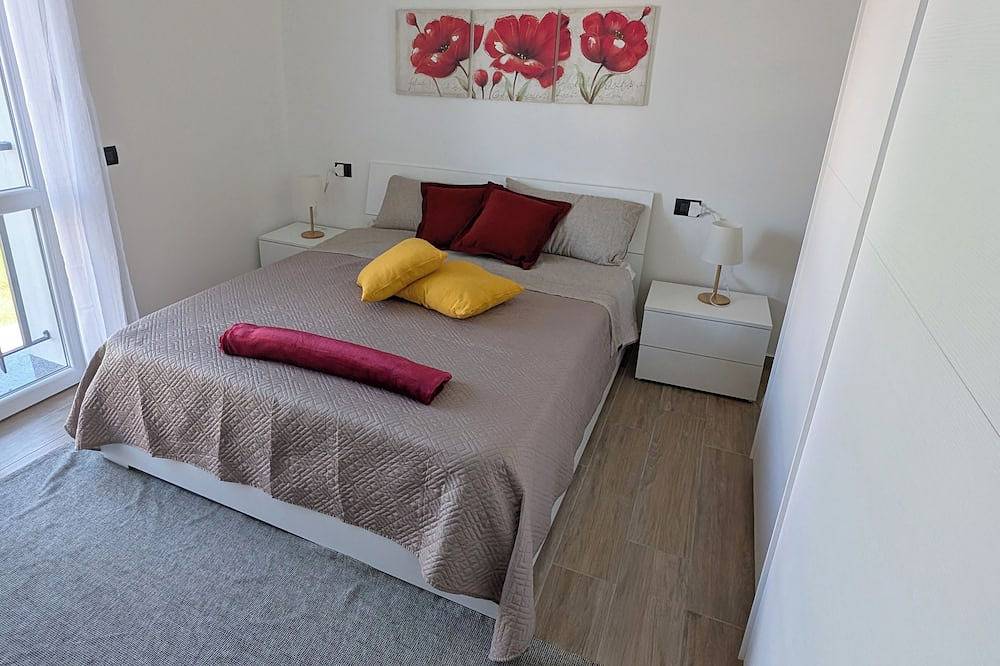 Entire apartment, Eleven Apartment. Cozy modern two-room apartment for up to 4 guests. in Novara, Novara Province