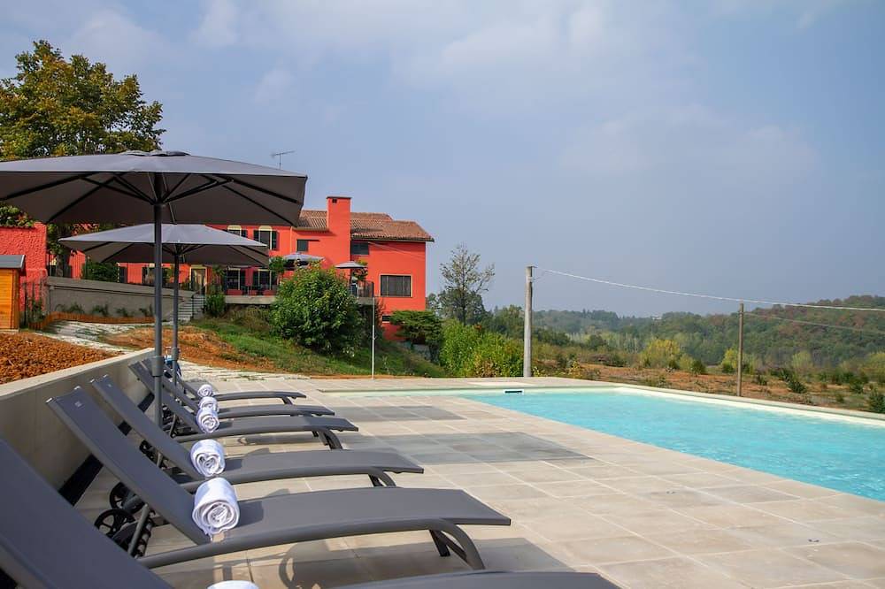 Villa im Piemont mit Privatpool mitten im eigenen Weingut Tenuta Costarossa in Fubine, Alessandria Provinz