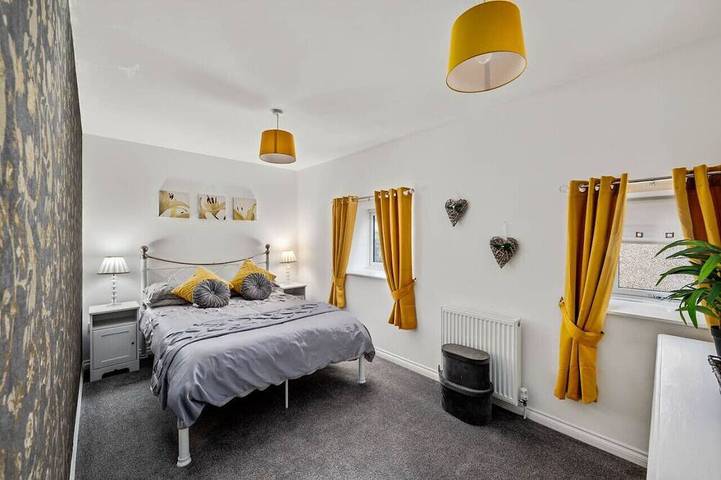 Charming Forfar House + Hot Tub in Angus