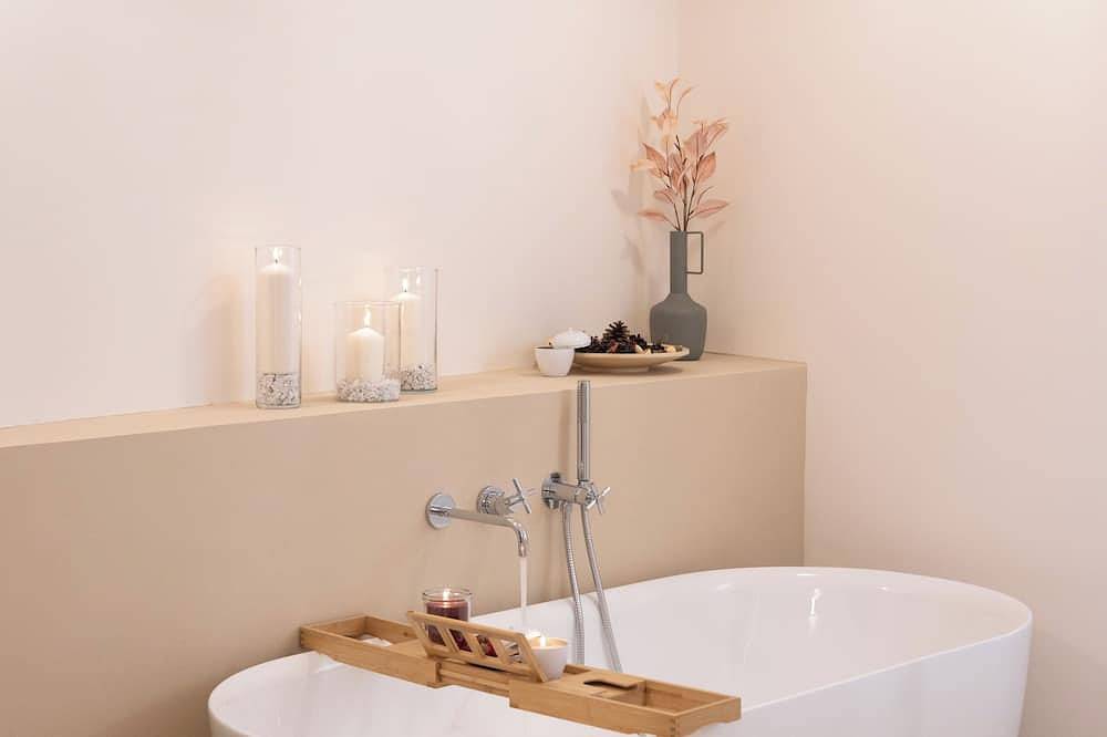 Entire apartment, Essenze di Puglia - Holiday Rental - Superior suite apartment with bathtub in Conversano, Bari Province