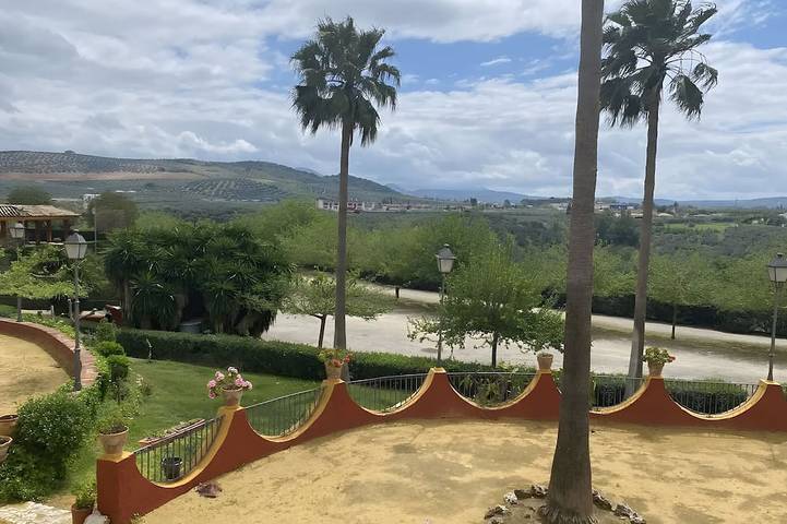 Casa rural para 12 personas, con jardín y balcón, Se admiten mascotas en Cabra