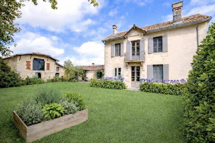 Chambre d’hôte pour 4 personnes, avec terrasse et jacuzzi ainsi que piscine et jardin à Saint-Christoly-Médoc - 2