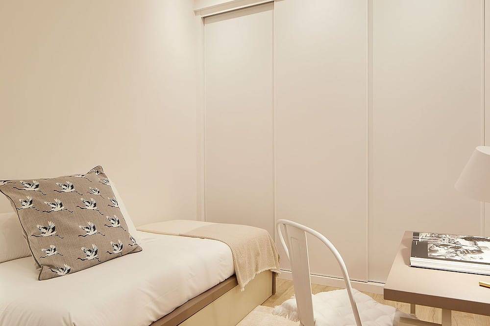 Entire apartment, Idiakez by Feelfree Rentals in Playa de la Concha, San Sebastian