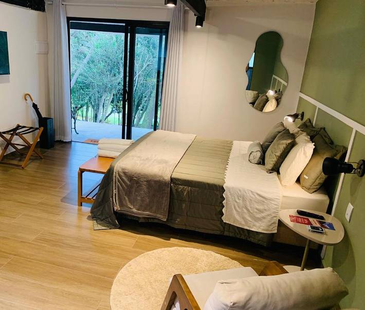 Chalet para 2 personas, con vistas y balcón además de jardín y vistas al lago en Brasil