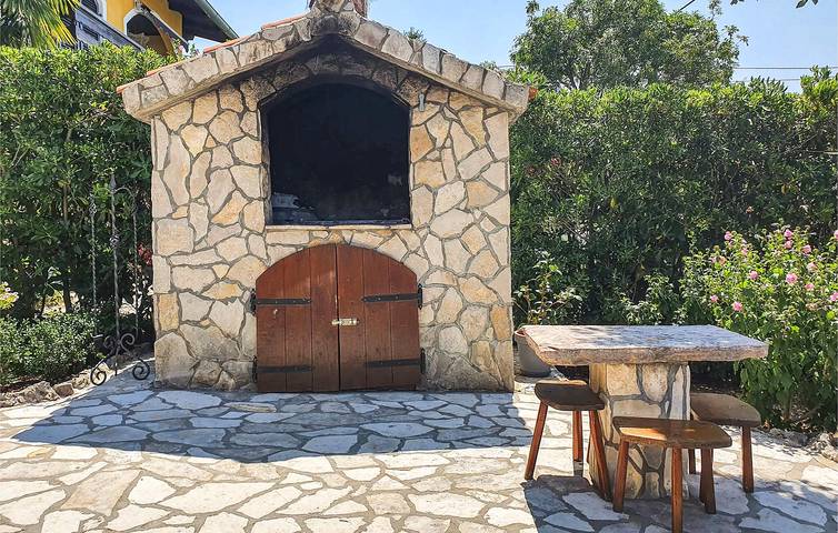 Ganze Ferienwohnung, Gemütliche Ferienwohnung mit Terrasse, WLAN und Parkplatz, 1 km von der Küste entfernt in Donji Karin, Zadar