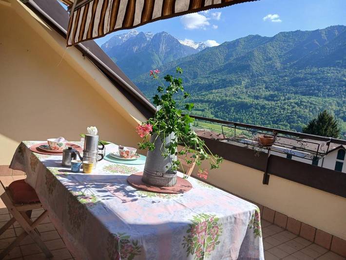 Gîte pour 4 personnes, avec vue et balcon à Taceno