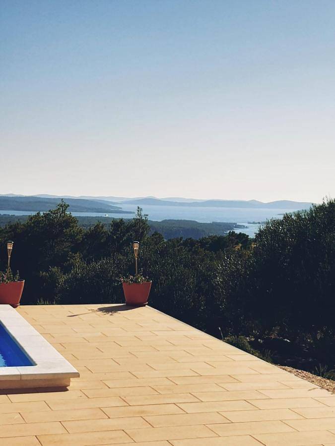 Villa pour 4 personnes, avec piscine ainsi que jardin et vue à Šibenik - 4
