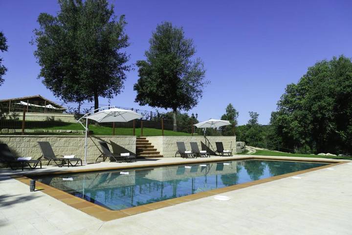 Casa rural para 50 personas, con Balcón y Terraza además de Jardín y Piscina en Pla de l'Estany - 3