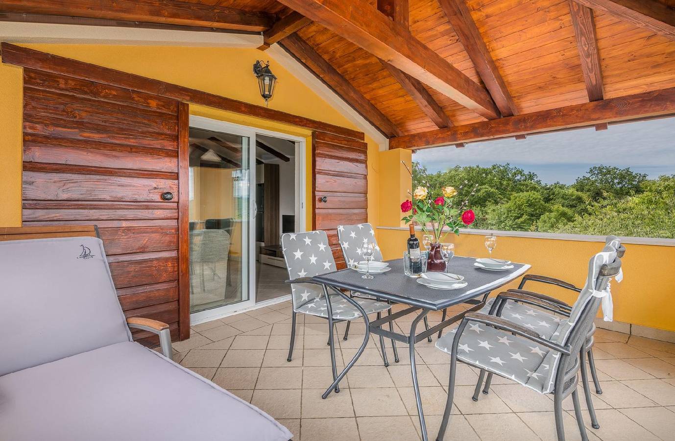 Ganze Ferienwohnung, Appartement in Soline mit Großer Terrasse in Soline, Krk