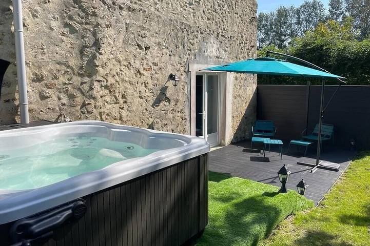 Gîte pour 2 personnes, avec jacuzzi, animaux acceptés à Coulonges-Cohan