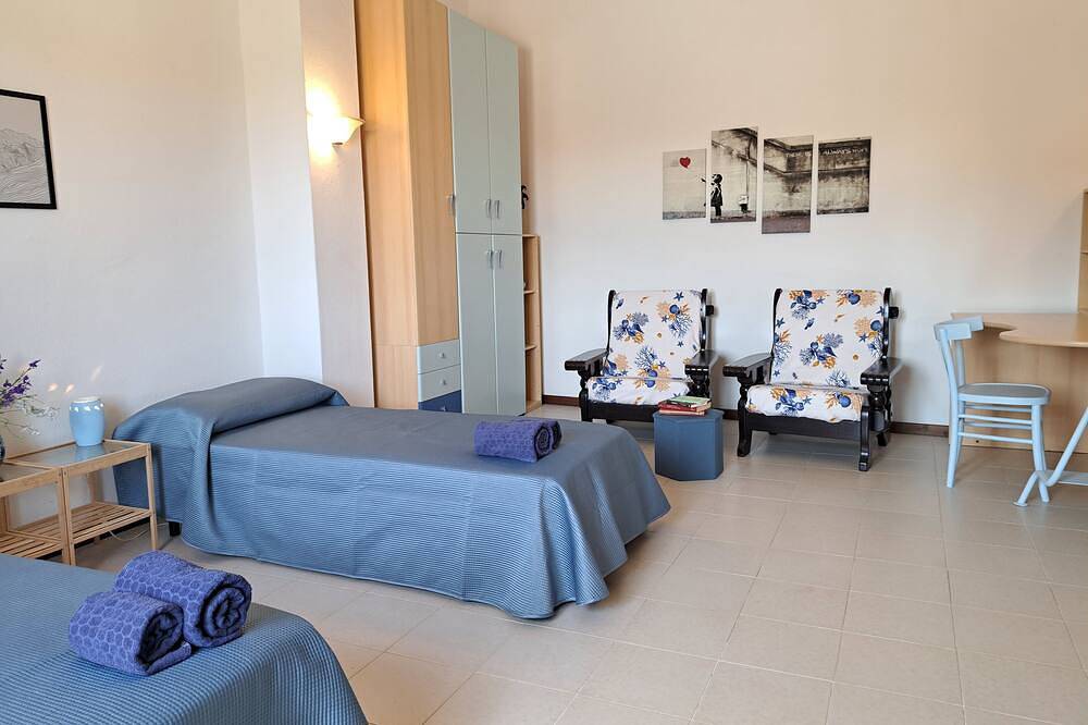 Apartamento entero, 100 sqm apartment in South Sardinia Capoterra. Sea nature and sunshine all year round. in Capoterra, Provincia de Cagliari