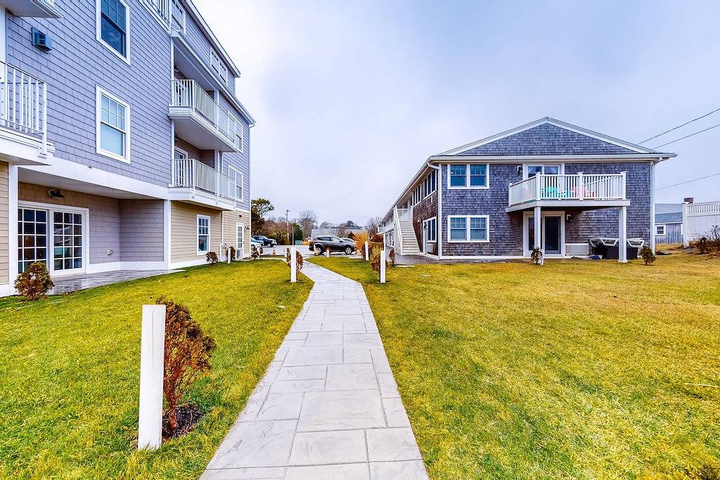 Ganze Wohnung, Quaint condo near private beach access with fireplace - close to dining in Dennis Port, Dennis